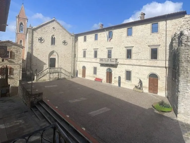 Piazza VII Maggio, Pietralunga